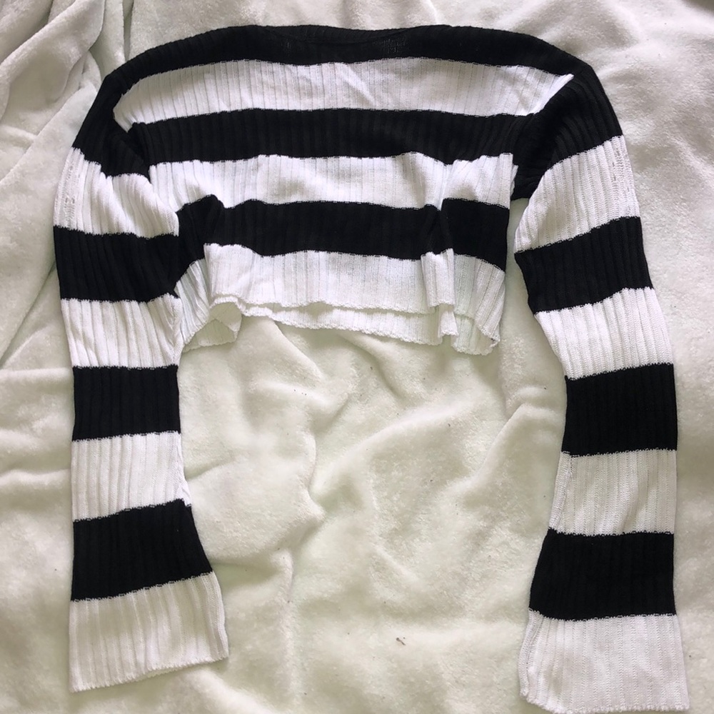Cropped Sweater - Picture 2 of 2